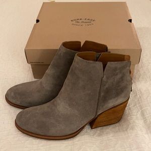 Kork Ease Chandra Bootie - Gray Size 11. Brand new in box